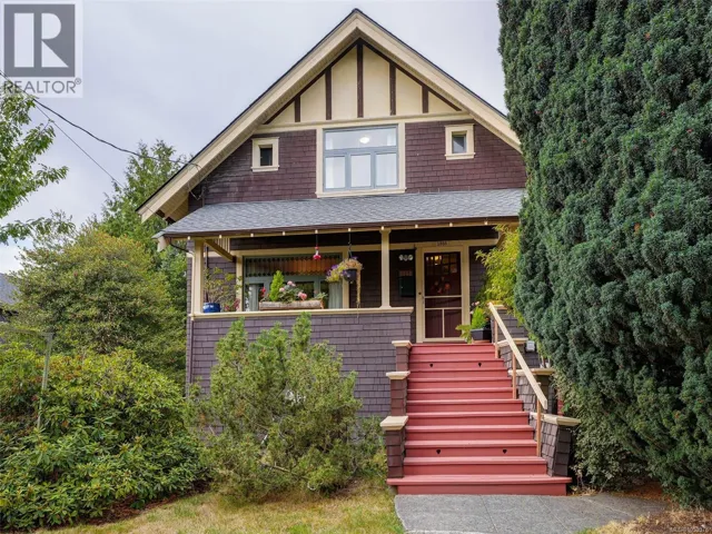 1956 Ashgrove St, Victoria, British Columbia V8R4N7