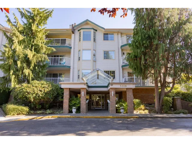305 5360 205 STREET, Langley, British Columbia V3A7Y6