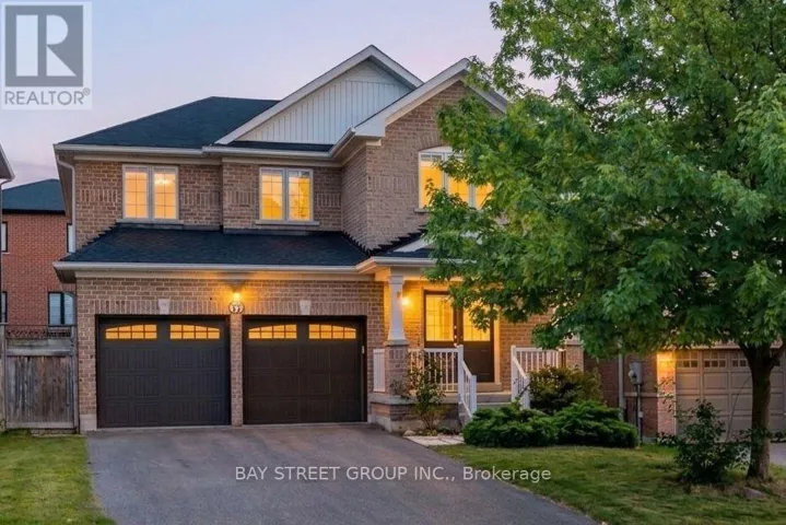 37 MYNDEN WAY, Newmarket (Woodland Hill), Ontario L3X3A7
