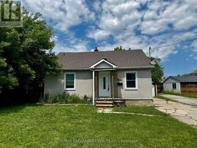 89 LINCOLN AVENUE, St. Catharines (Oakdale), Ontario L2P2E1
