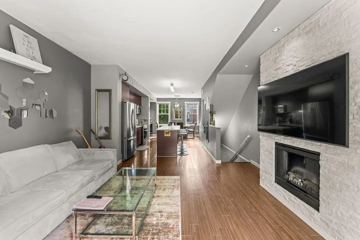 38 18983 72A AVENUE, Surrey, British Columbia V4N1A5