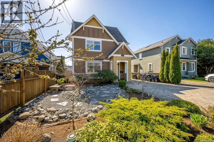 232 2nd St, Courtenay, British Columbia V9N1B7