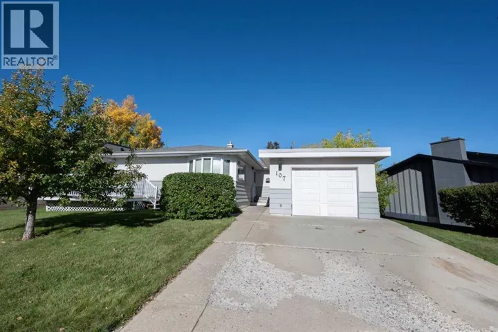 107 Hallbrook Drive SW, Calgary, Alberta T2V3H8