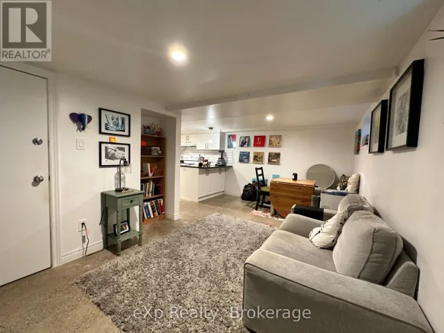 3 - 36 SECOND STREET, Toronto (New Toronto), Ontario M8V2X2