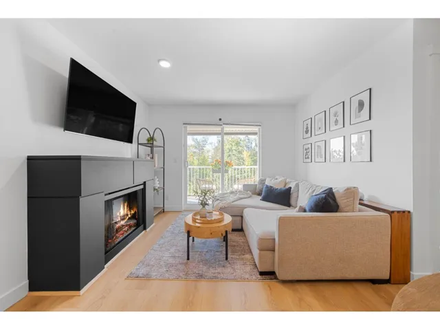 310 19388 65 AVENUE, Surrey, British Columbia V4N5S1
