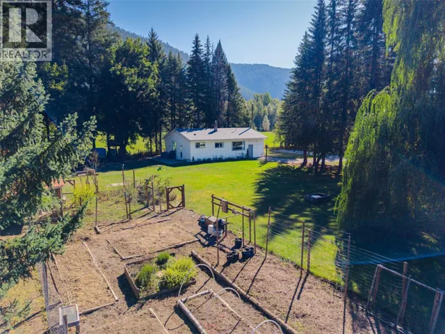 717 Larsen Road, Salmo, British Columbia V0G1Z0