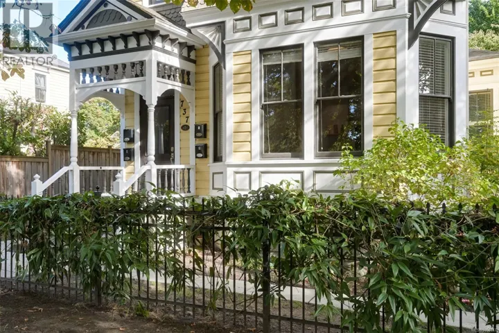 737 Vancouver St, Victoria, British Columbia V8V3V4