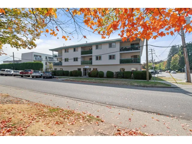 302 9006 EDWARD STREET, Chilliwack Proper West, Chilliwack, British Columbia V2P4E1