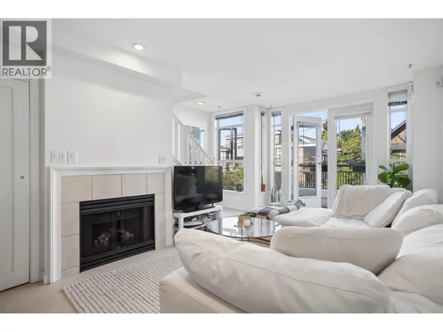 203 2190 W 5TH AVENUE, Vancouver, British Columbia V6K1S2
