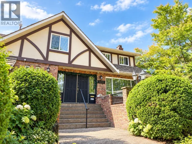 2718 BYRON PLACE, North Vancouver, British Columbia V7H2K8