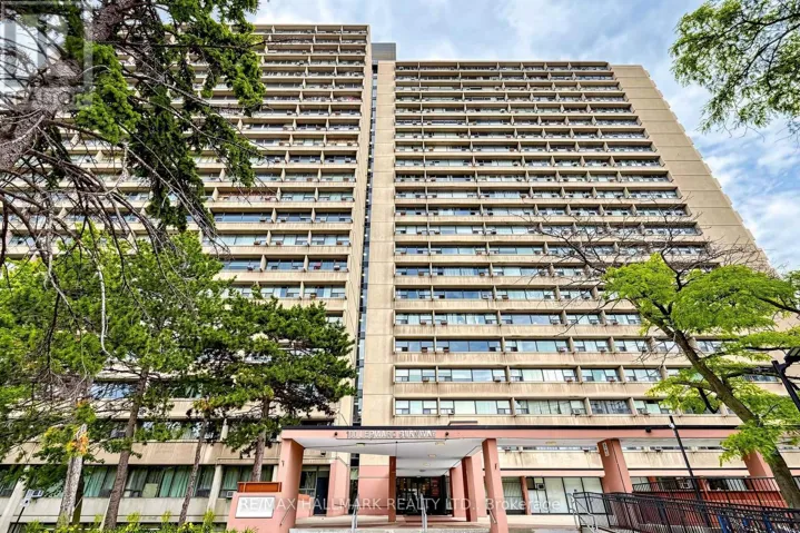 1512 - 100 LEEWARD GLENWAY, Toronto (Flemingdon Park), Ontario M3C2Z1