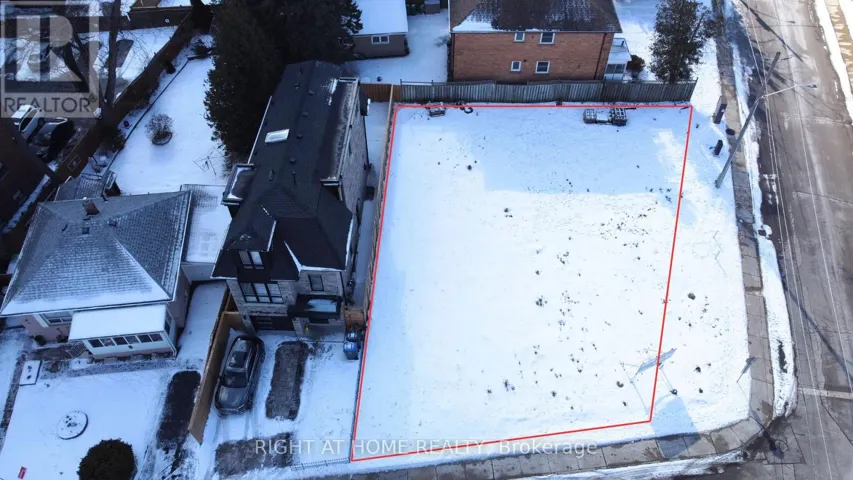 10 B AND C BENSON AVENUE, Mississauga (Port Credit), Ontario L5H2P2