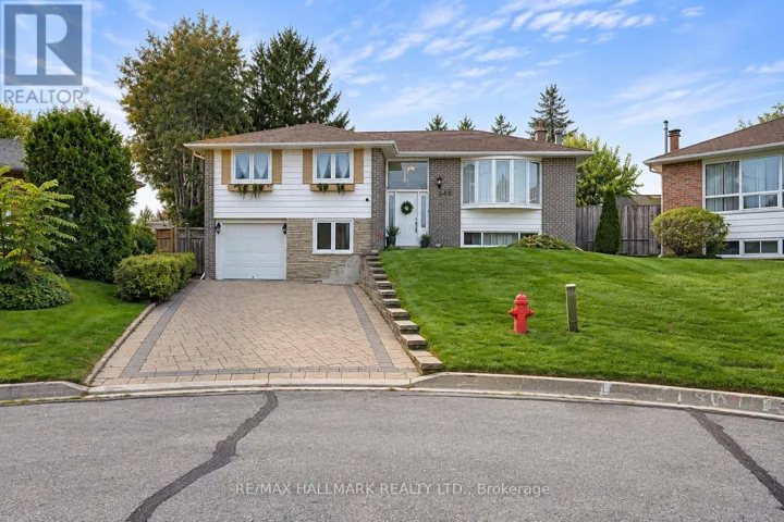 648 MOSSBANK COURT, Newmarket (Huron Heights-Leslie Valley), Ontario L3Y3B1