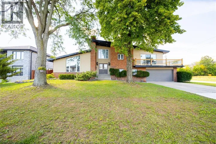 2405 ROXBOROUGH BOULEVARD, Windsor, Ontario N9E2Z7