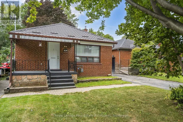 22 MAPLE AVENUE N, Mississauga (Port Credit), Ontario L5H2S1
