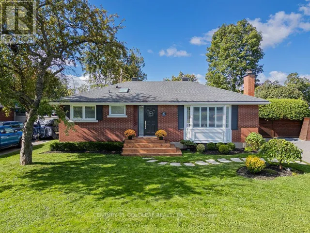 27 ROUNDHAY DRIVE, Ottawa, Ontario K2G1B6