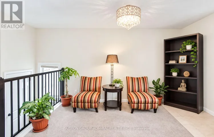 UPPER - 2538 WESTON ROAD, Toronto (Humberlea-Pelmo Park), Ontario M9N2A6