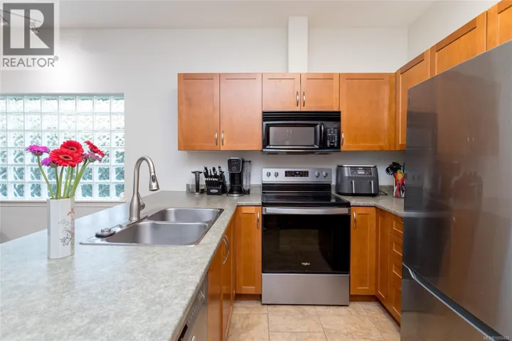 1963 Polo Park Crt, Central Saanich, British Columbia V8M2K1