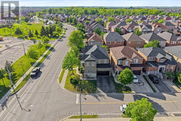 261 MOUNTAINASH ROAD, Brampton (Sandringham-Wellington), Ontario L6R3M3