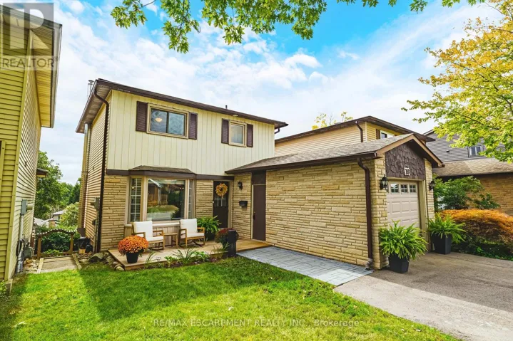 19 HILLSDALE COURT, Hamilton (Dundas), Ontario L9H6H1