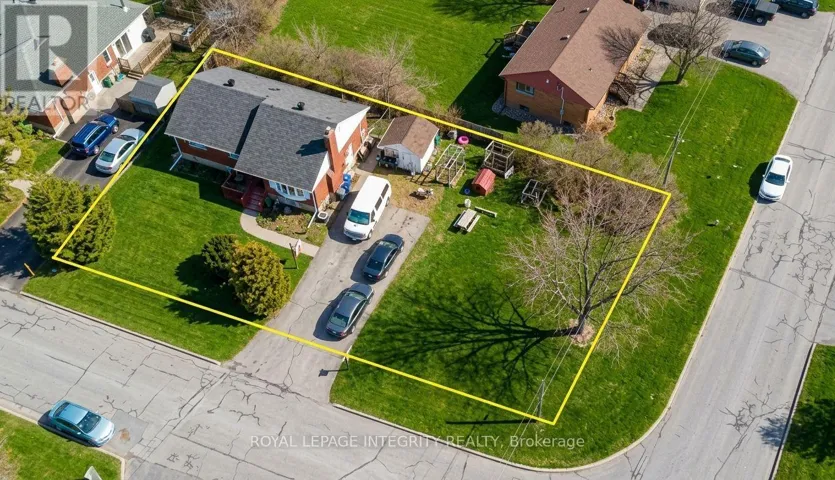 176 OAKRIDGE BOULEVARD, Ottawa, Ontario K2G2V2