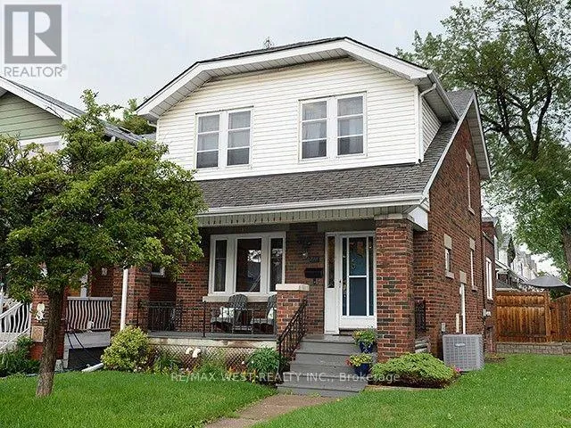 811 COXWELL AVENUE, Toronto (Danforth Village-East York), Ontario M4C3E5
