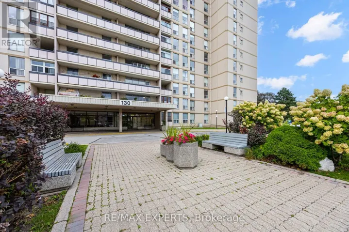 1104 - 130 NEPTUNE DRIVE, Toronto (Englemount-Lawrence), Ontario M6A1X5