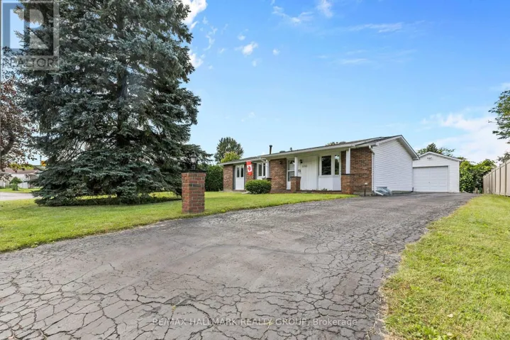 2376 BLACKSTONE CRESCENT, Ottawa, Ontario K1B4H2