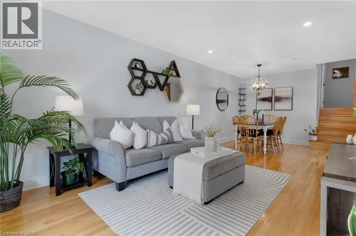 477 KINGSCOURT Drive Unit# B, Waterloo, Ontario N2K2X9