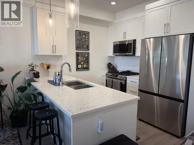 308 22633 SELKIRK AVENUE, Maple Ridge, British Columbia V2X1C7