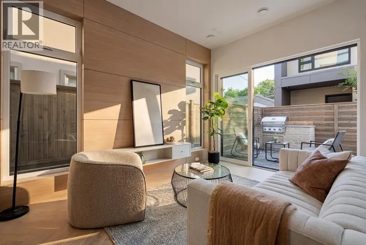 2 364 E 23RD AVENUE, Vancouver, British Columbia V5V1X5