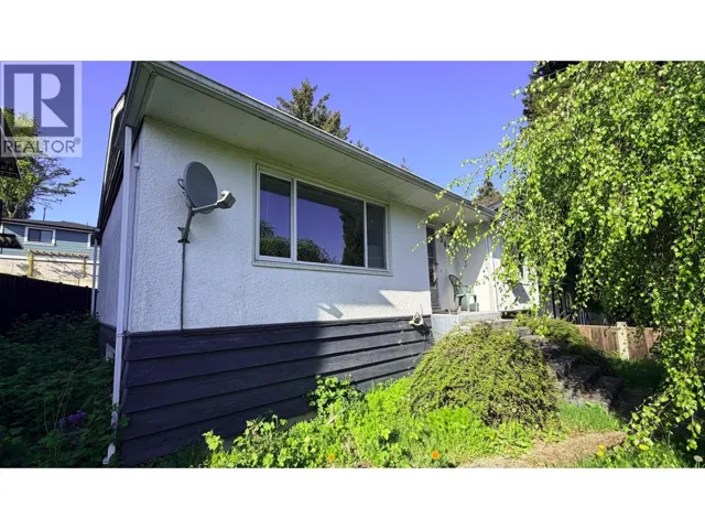 3831 MARINE DRIVE, Burnaby, British Columbia V5J3E3