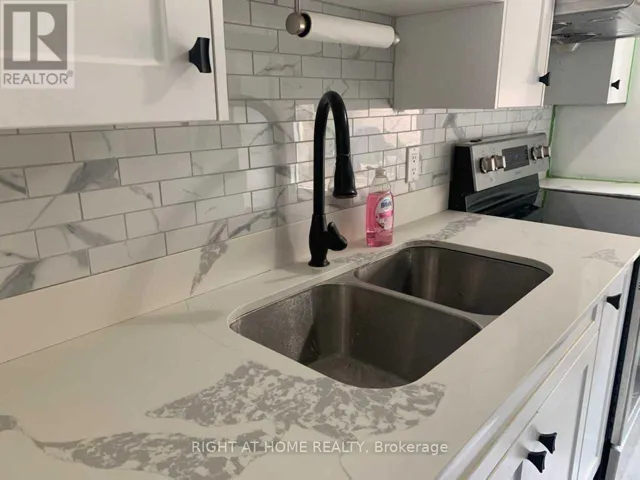 30 - 16 REXDALE BOULEVARD, Toronto (Rexdale-Kipling), Ontario M9W5Z3