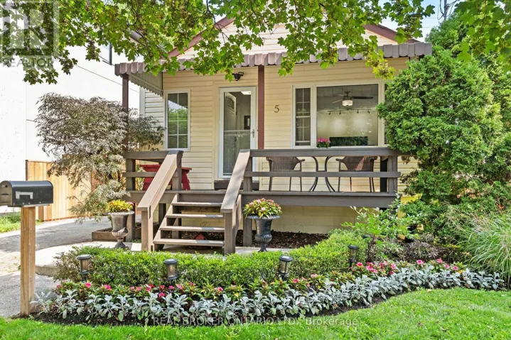 5 ACORN AVENUE, Toronto (Islington-City Centre West), Ontario M9B3P7