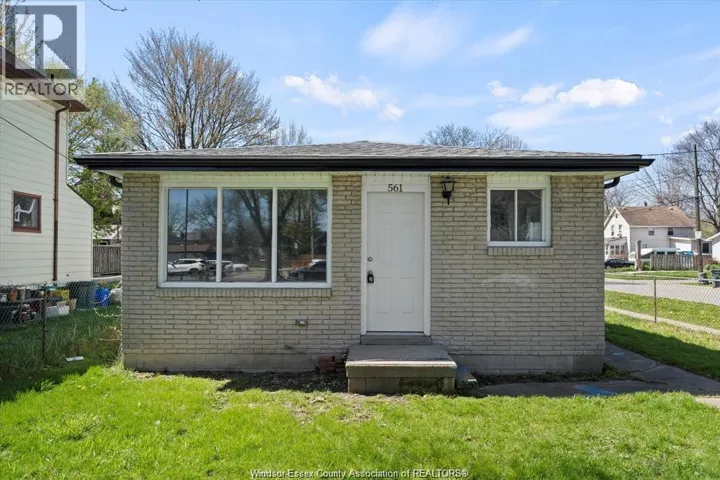 561 CHIPPAWA STREET, Windsor, Ontario N9C2W2