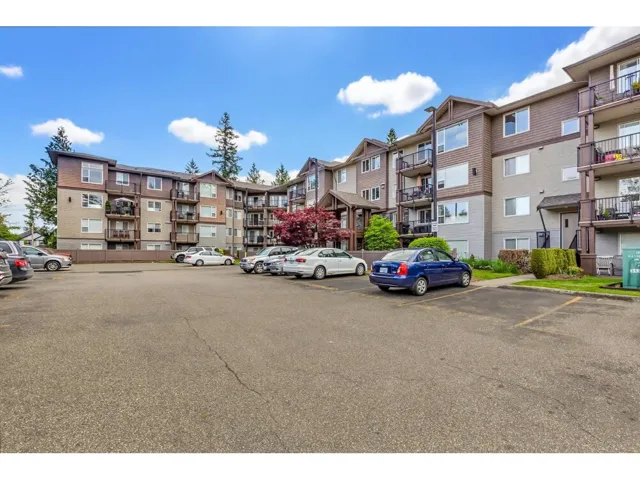 104 2581 LANGDON STREET, Abbotsford, British Columbia V2T7A3