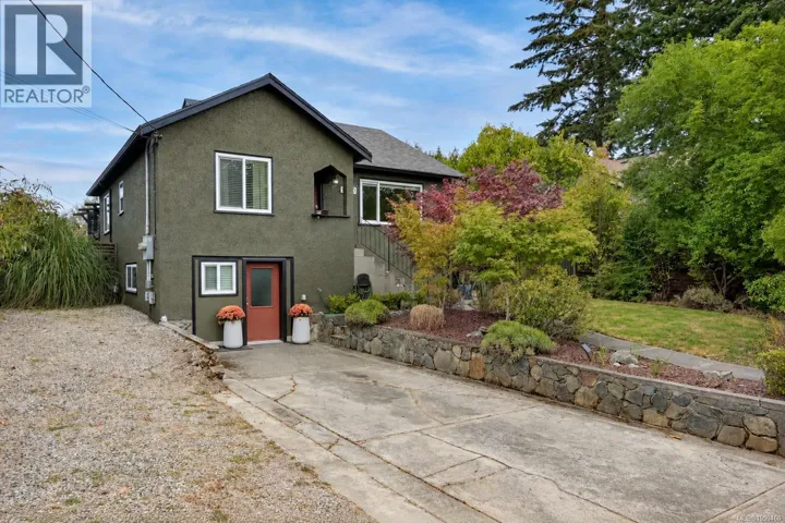1000 Tattersall Dr, Saanich, British Columbia V8X2X2