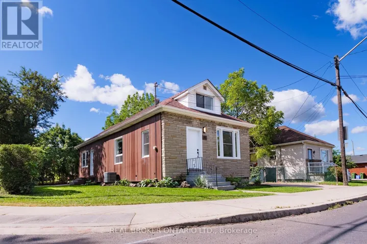 95 FENNELL AVENUE W, Hamilton (Southam), Ontario L9C1E9