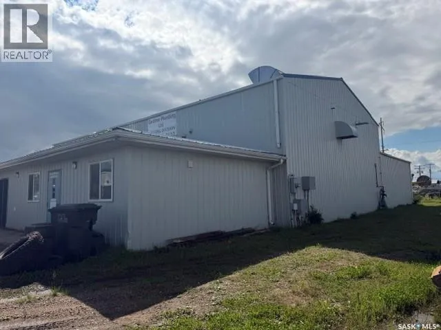 9 Commercial CRESCENT, Meadow Lake, Saskatchewan S9X1Z4