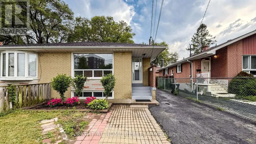 76 FENSIDE DRIVE, Toronto (Parkwoods-Donalda), Ontario M3A2V5