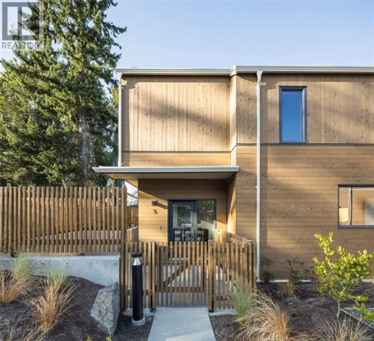 5 1520 Louise Pl, Saanich, British Columbia V8P2T8