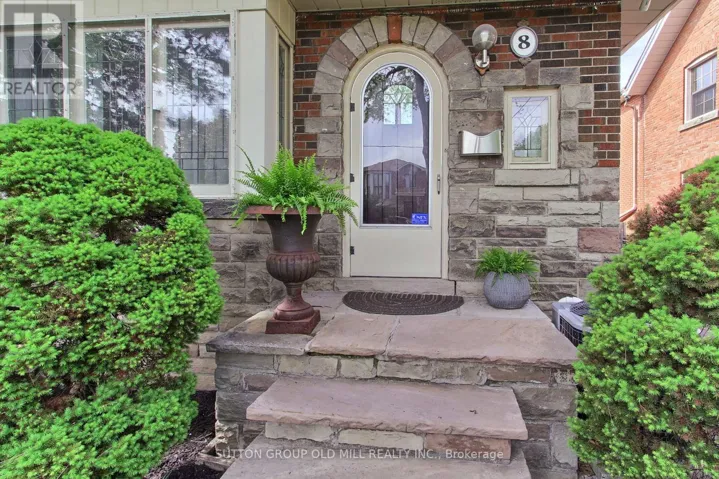8 LOCKHEED BOULEVARD, Toronto (Humber Heights), Ontario M9P2H6