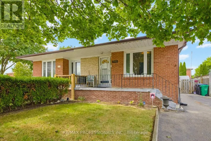 7540 DARCEL AVENUE, Mississauga (Malton), Ontario L4T2X9