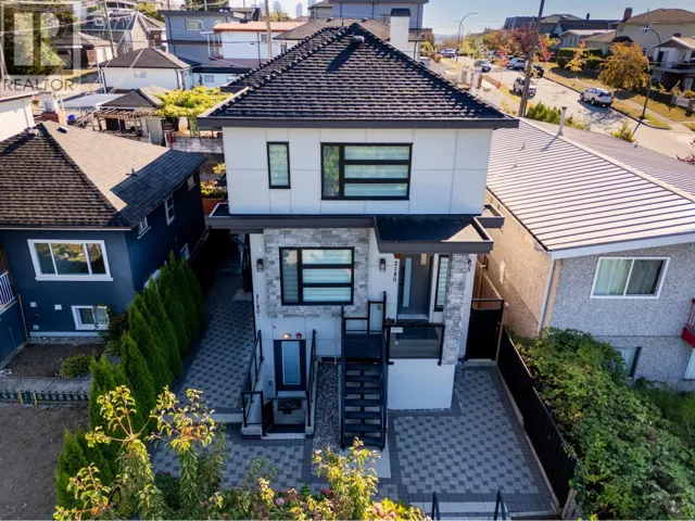 2178 RENFREW STREET, Vancouver, British Columbia V5M3J5