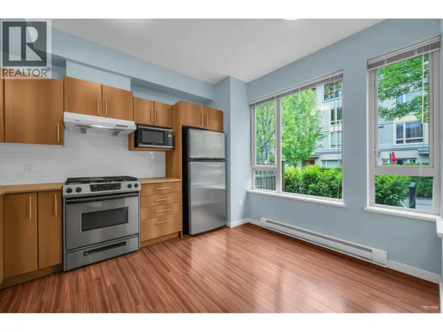 51 9229 UNIVERSITY CRESCENT, Burnaby, British Columbia V5A4Z2