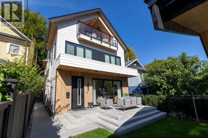 2 58 E 40TH AVENUE, Vancouver, British Columbia V5W1L4