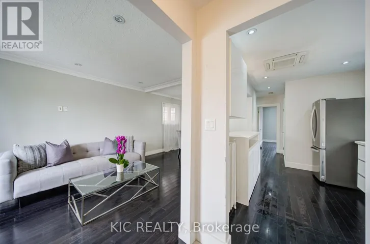 35 MONTCALM AVENUE NW, Toronto (Briar Hill-Belgravia), Ontario M6E4N5