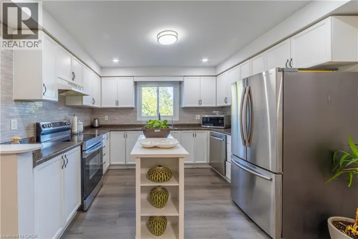 137 NICKOLAS Crescent, Cambridge, Ontario N3C3L7