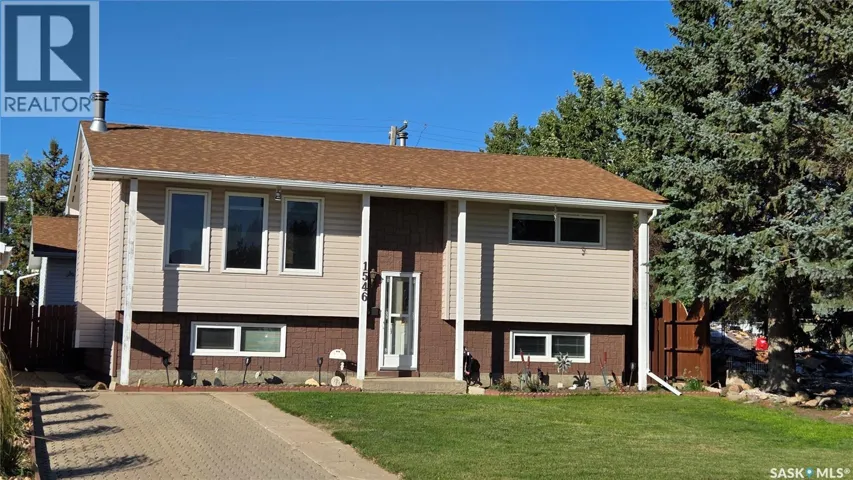1546 Hochelaga STREET W, Moose Jaw, Saskatchewan S6H6G5