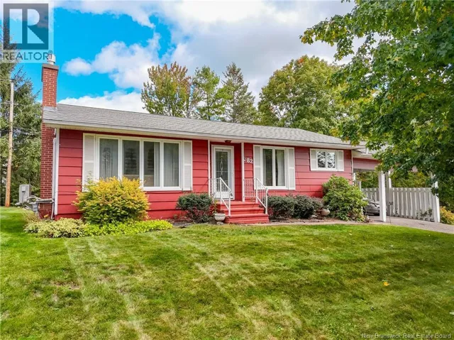 582 Broad Street, Nashwaaksis, New Brunswick E3A2L8